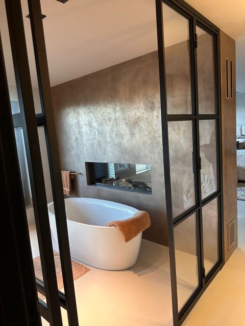 Staal in je badkamer wellness stalen taatsdeur op maat gemaakt door Staal Style