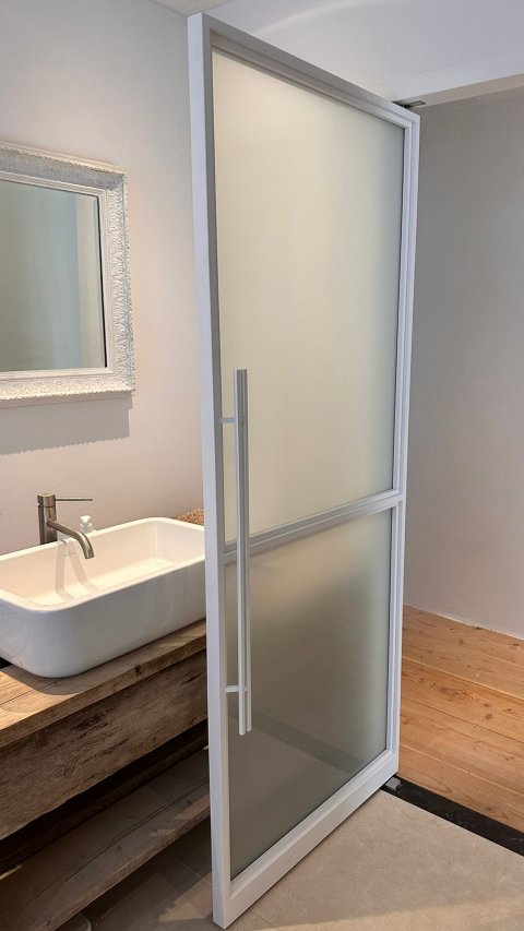 Trendy witte stalen deuren stalen deur met witte poedercoating door Staal Style